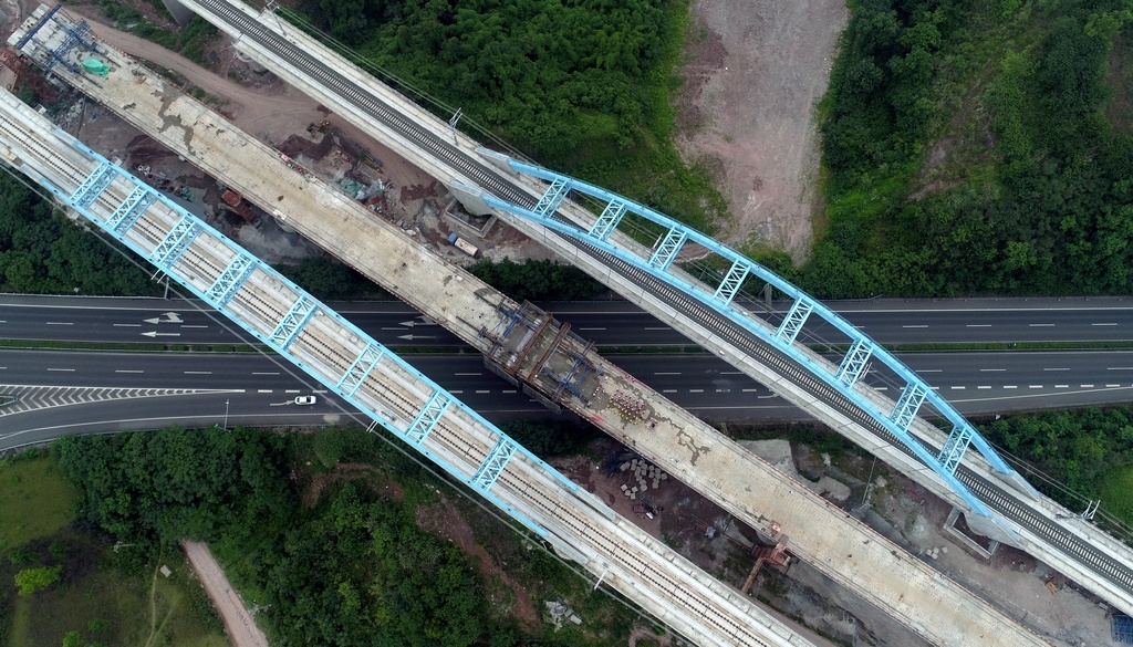 时速350公里的成都至自贡高铁建设有新进展